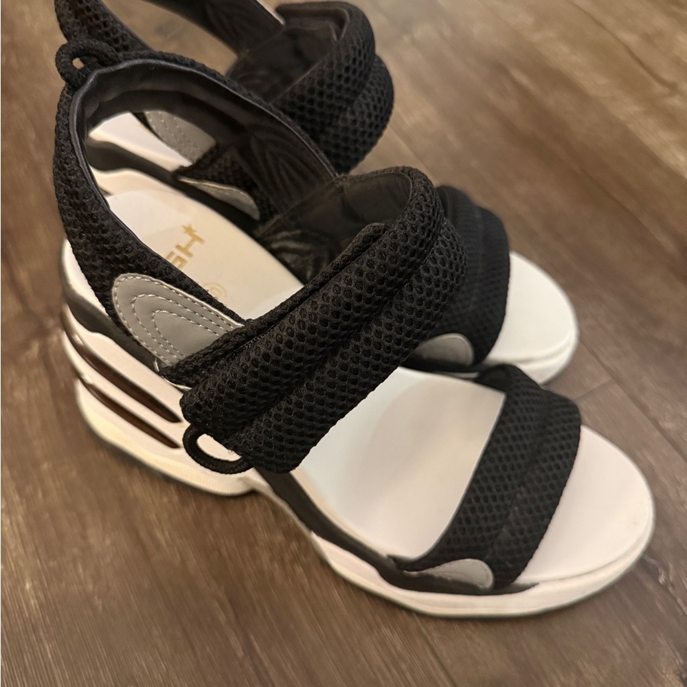 Ash Cosmos - Black & White wedges - Picture 3 of 6